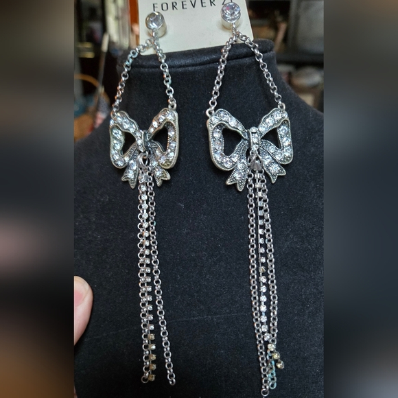 Forever 21 antiqued Rock-n-Roll bow earrings - Picture 4 of 10